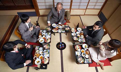 日本那吃不饱的饭局文化